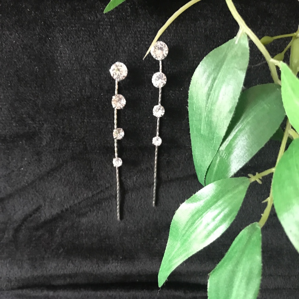 NEW NWOT Silver Rhinestone Lariat Earrings. Pierced.